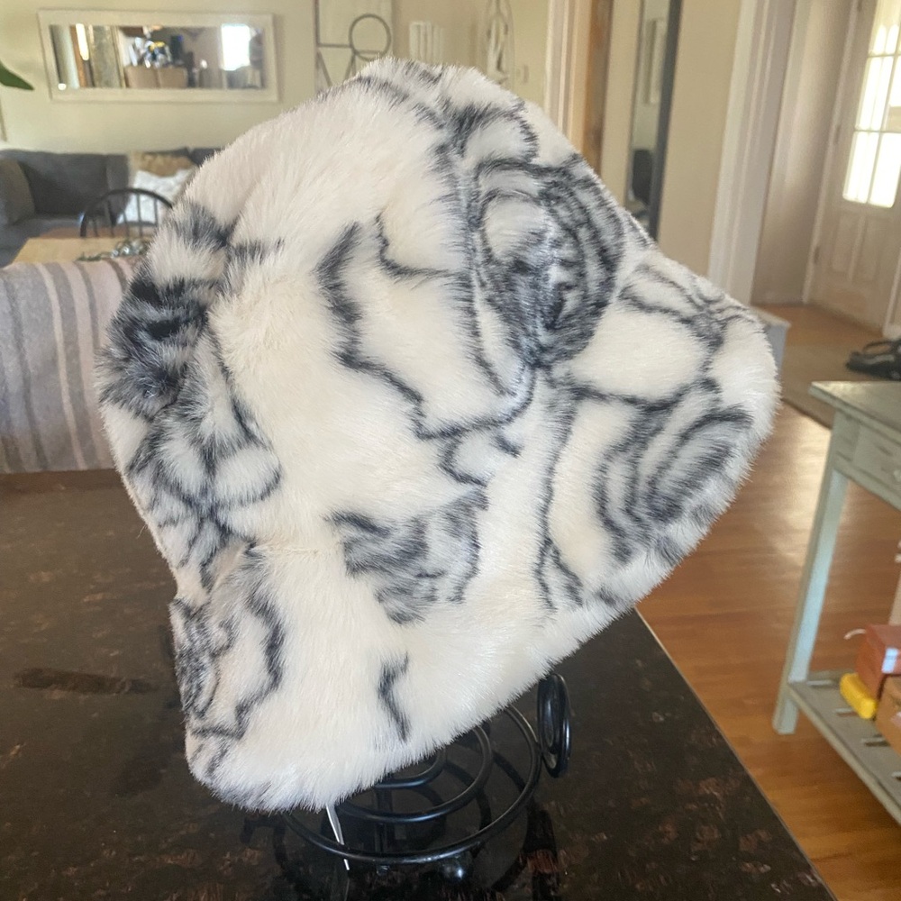 Faux Fur Bucket Hat in Black and White